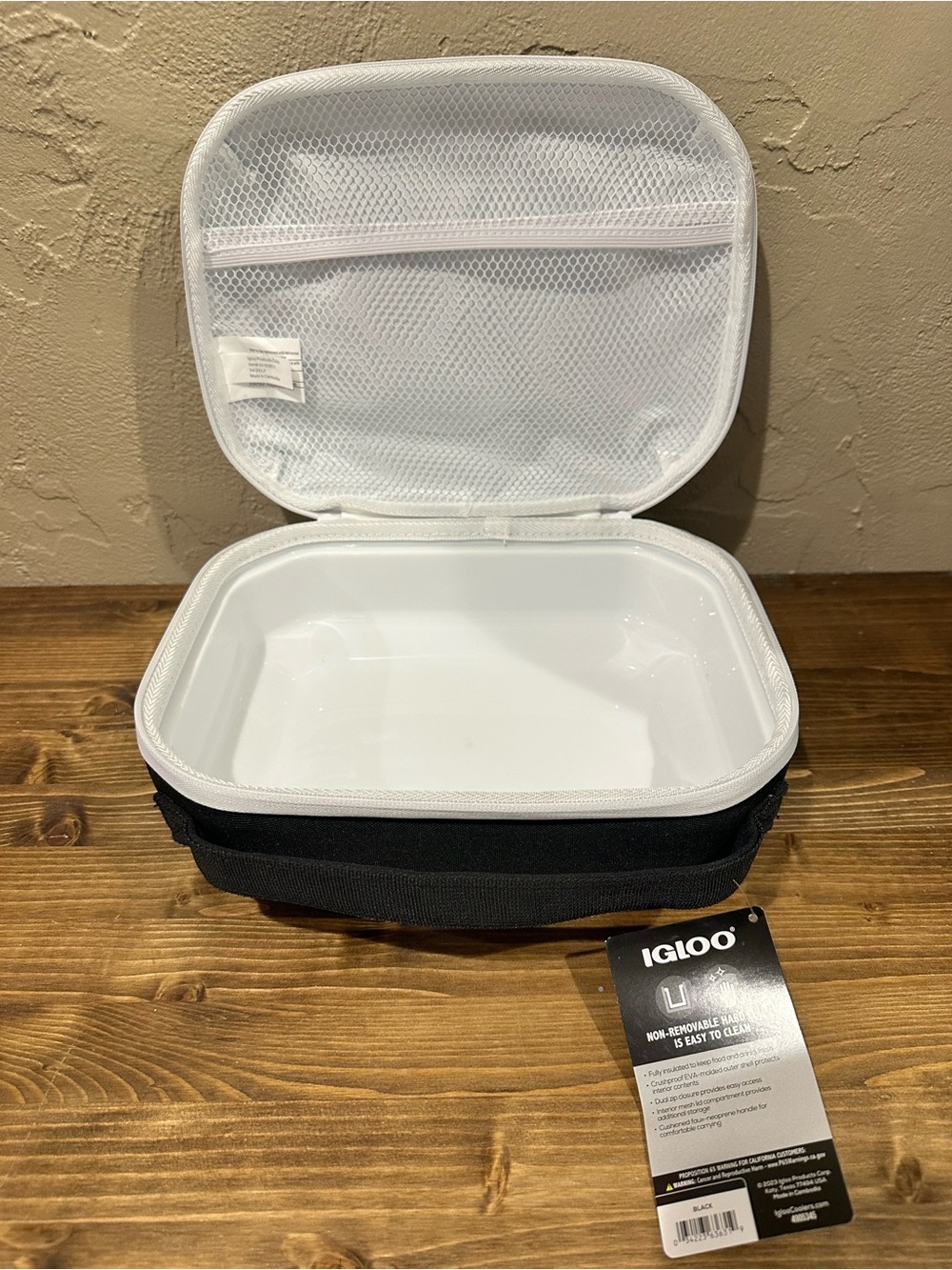 Igloo Black and White 5-Can Insulated Cooler Bag - Picture 2 of 2